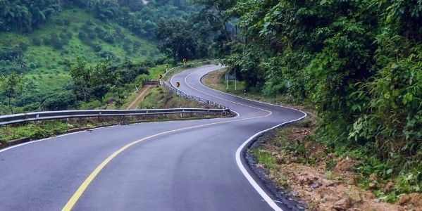 Tips para manejar en autopistas con curvas